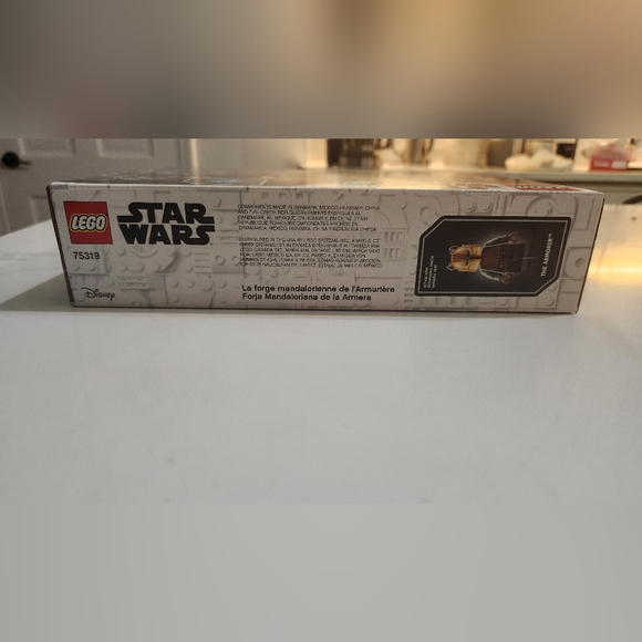 LEGO Star Wars Mandalorian Forge Set - Picture 2 of 2